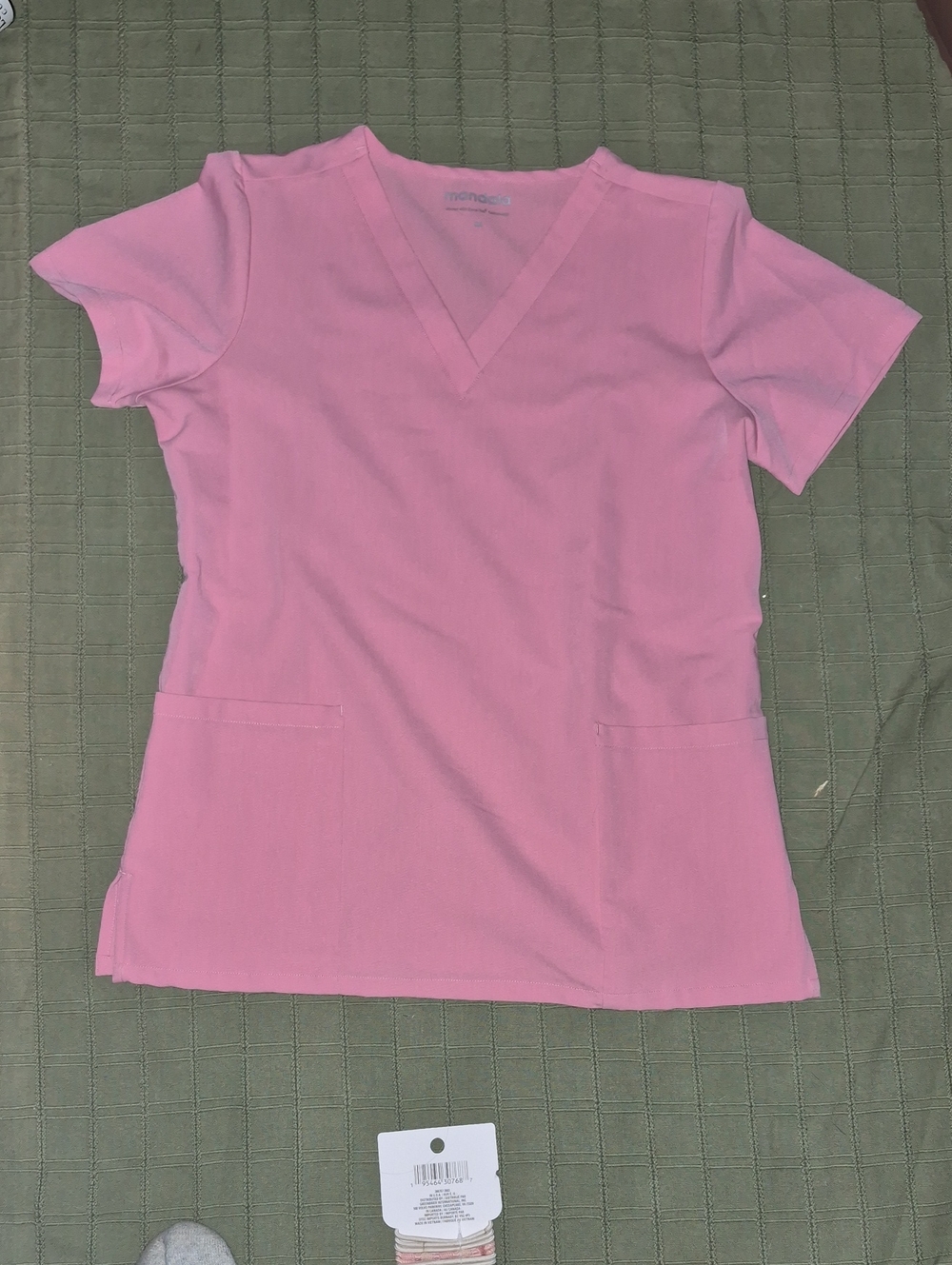 NWOT Mandala Pink V-Neck Scrub Top. Xs